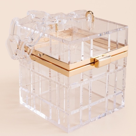 Renata Clear Resin Chunky Chain Box Bag Clutch NWT Francesca’s NWT - Picture 4 of 10